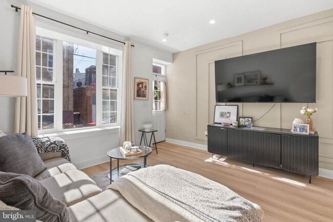 Building Photo - 1743 McClellan St