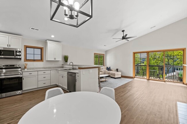 Open Concept Townhome - 2264B Circle Ridge Unidad 2264B Rental