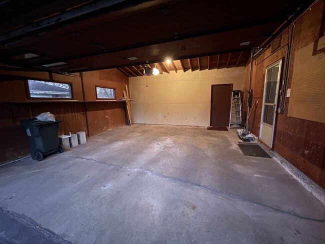 Photo - 5505 Raymond Rd