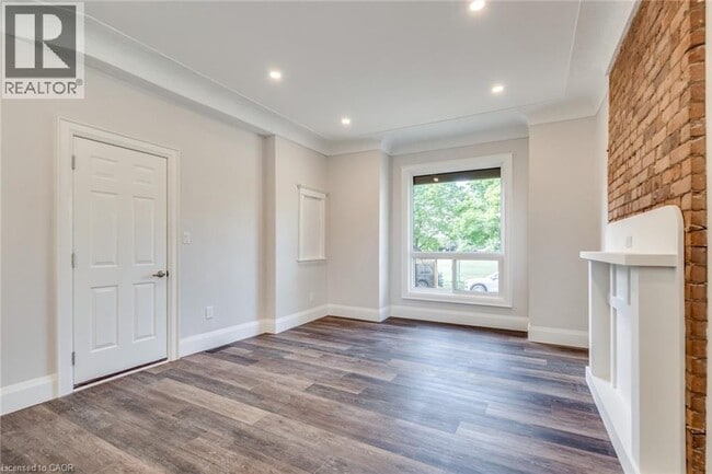 Photo - 276 Sanford Ave N Unit 1