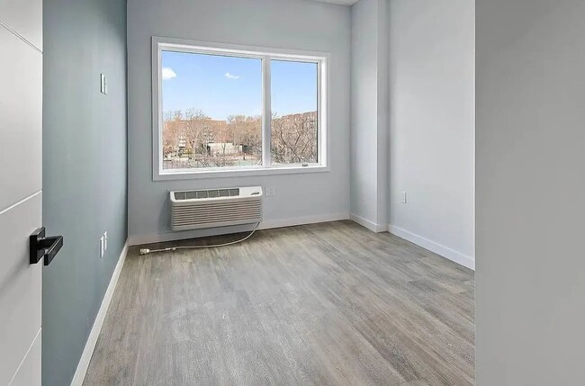 Photo - 2733 E 12th St Unit 3F