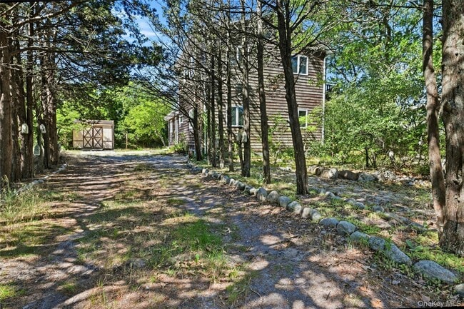 65 Lake Dr