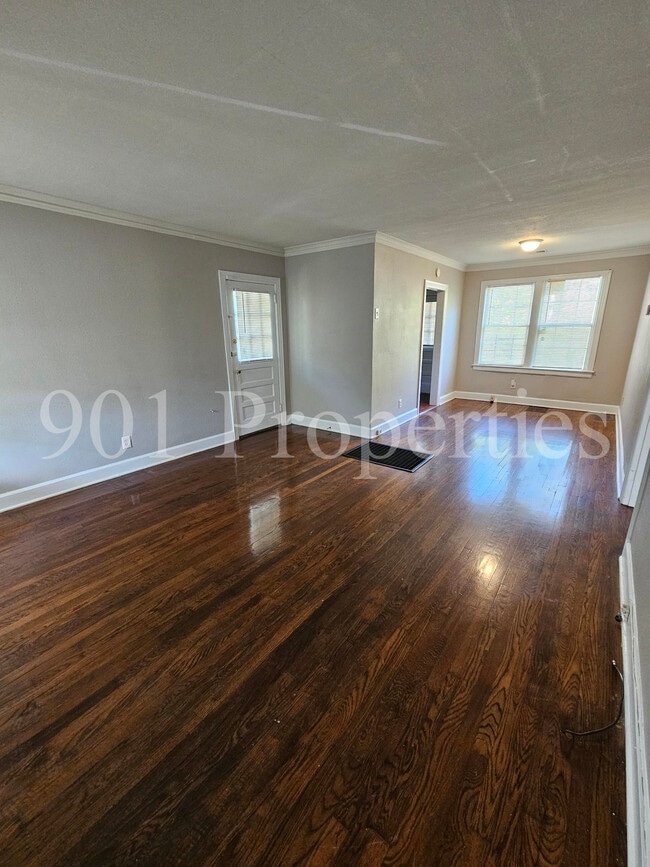 Photo - 770 Goodman St