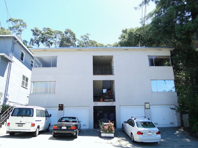 Sunny 2nd floor apt with a view near North... - Sunny 2nd floor apt with a view near North...