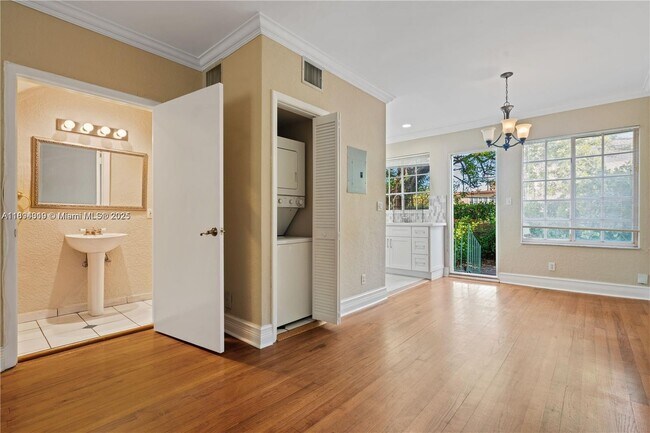 Photo - 21 Madeira Ave