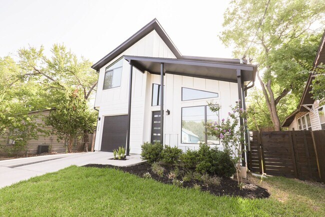 Photo - 1309 Cometa St