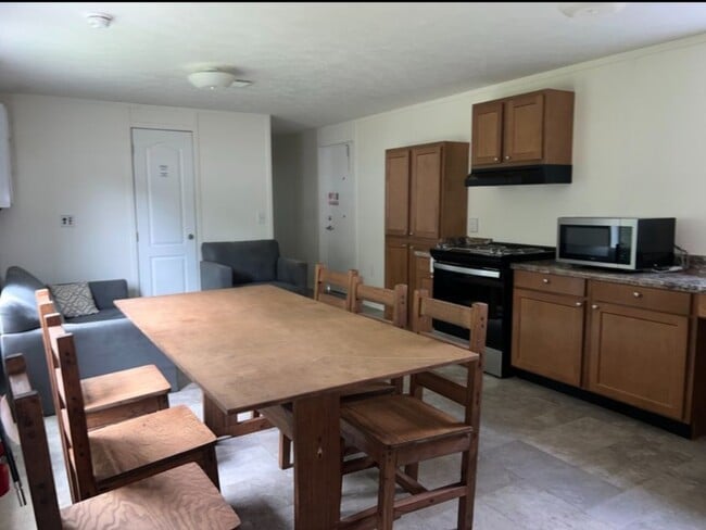 Building Photo - Earls Lot # 7