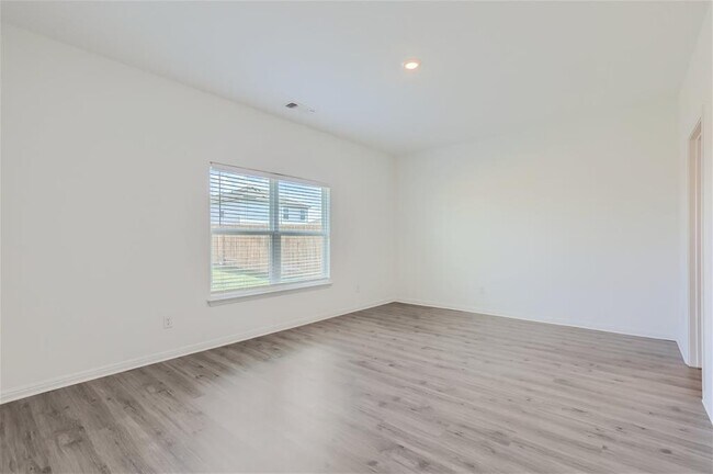 Photo - 124 Maywood Ln
