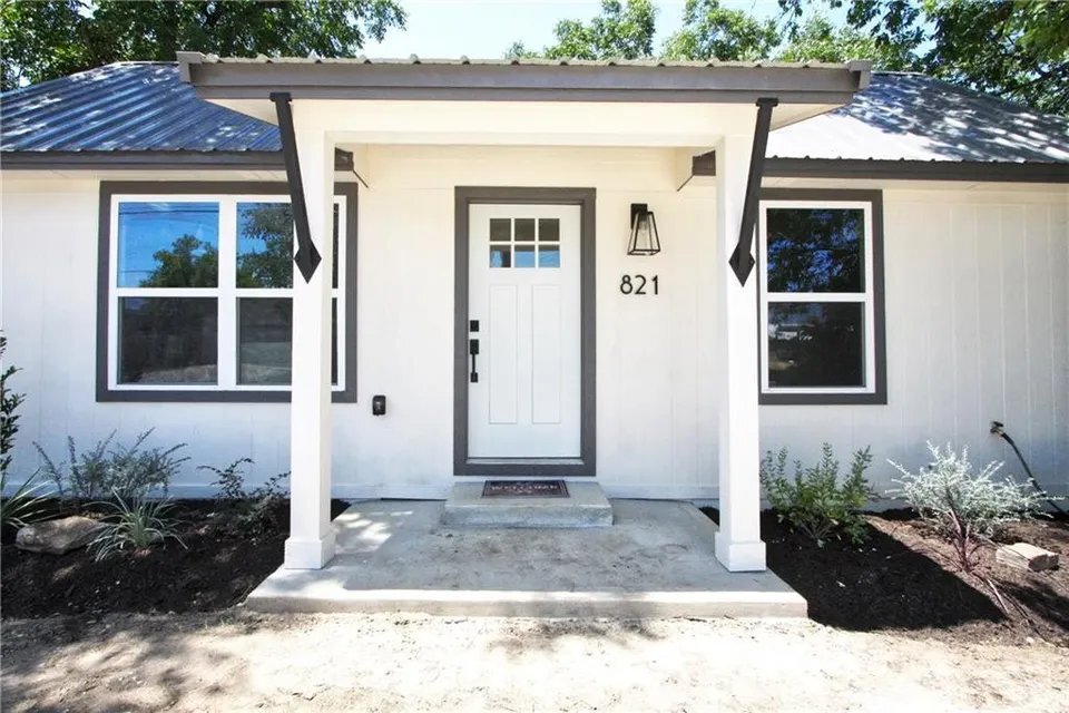 Photo - 821 Hale St