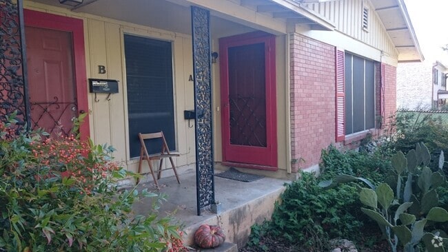 Building Photo - 1515 Woodlawn Blvd Unit A Rental
