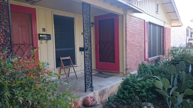Photo - 1515 Woodlawn Blvd Apartment Unit A