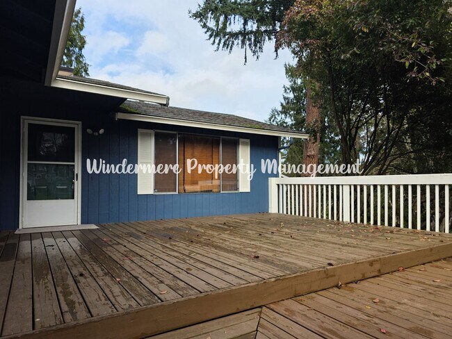 Building Photo - 3 bed Rambler in Convenient CK location with fully fenced yard and large deck