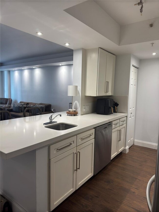 Photo - 2000 N Bayshore Dr Unidad 708