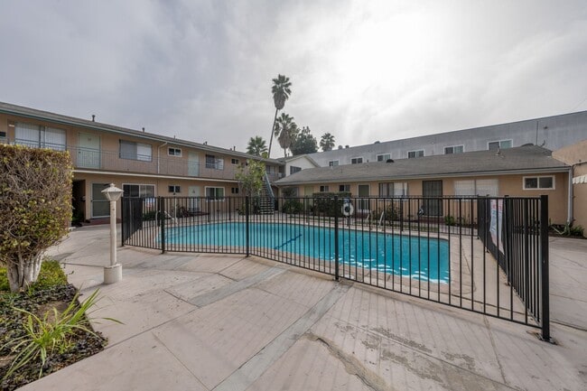 Building Photo - 803 Java Ave Inglewood, CA 90301