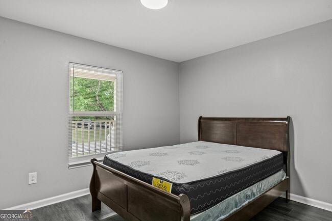 Building Photo - 140 Cumberland Ct Unit B