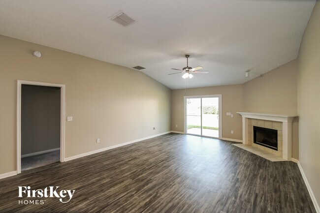 Photo - 182 Greenfield Dr