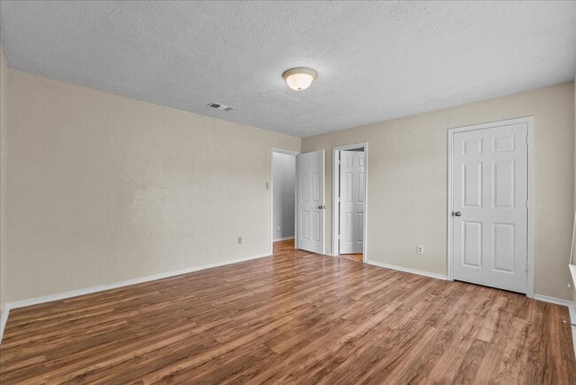 Photo - 430 Redway Ln