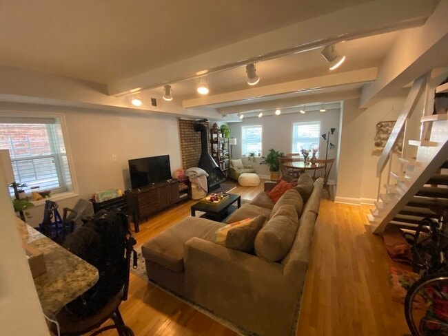 Photo - 347 W Dickens Ave