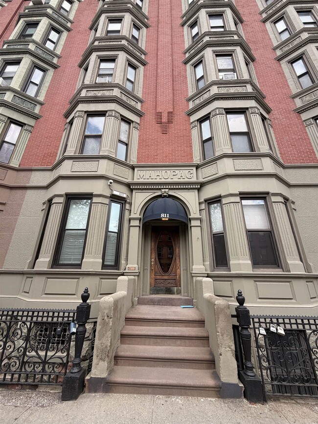 Building Photo - 811 Washington St Unit Bsmt