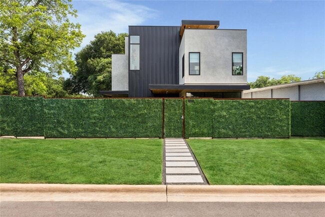 Photo - 1304 Comal St