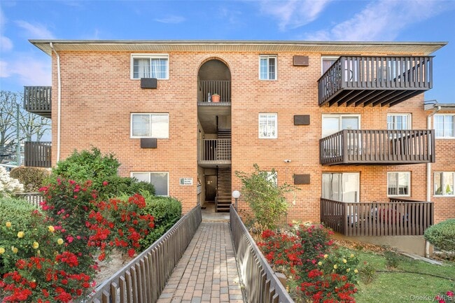 Building Photo - 351 N Broadway Unit 1E