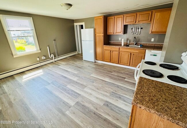 Photo - 608 Oak St