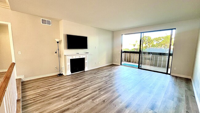 Photo - 19029 Nordhoff St Condominio Unidad 204