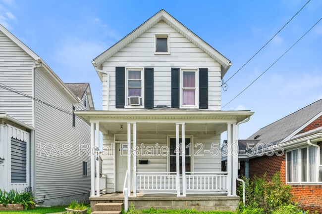 Building Photo - 814 Summit St