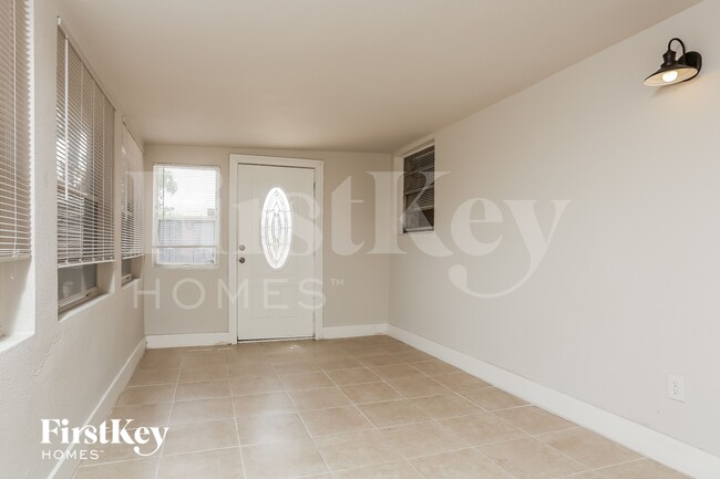 Photo - 470 NW 41st St
