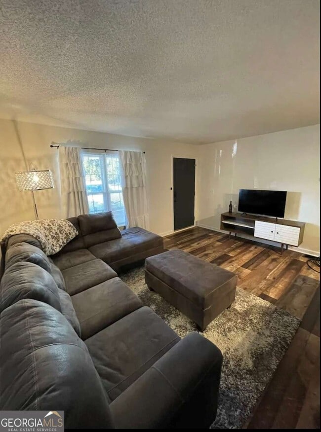 Photo - 683 Grant St