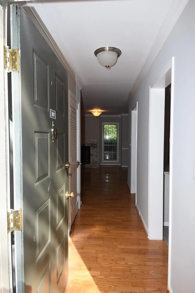 Corredor - 302 Lenox Way NE