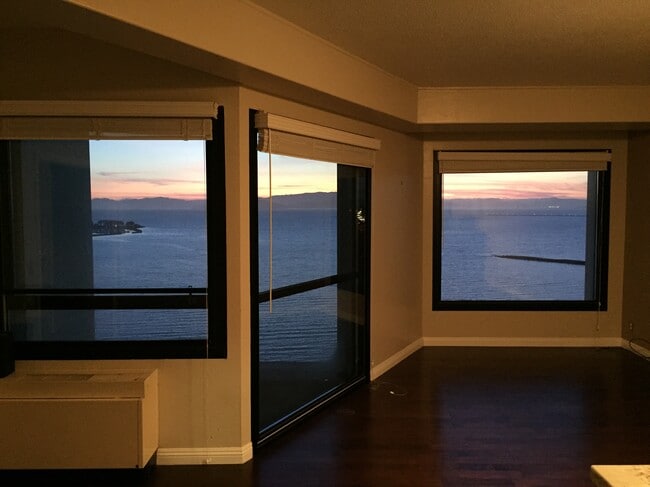 Photo - 6363 Christie Ave