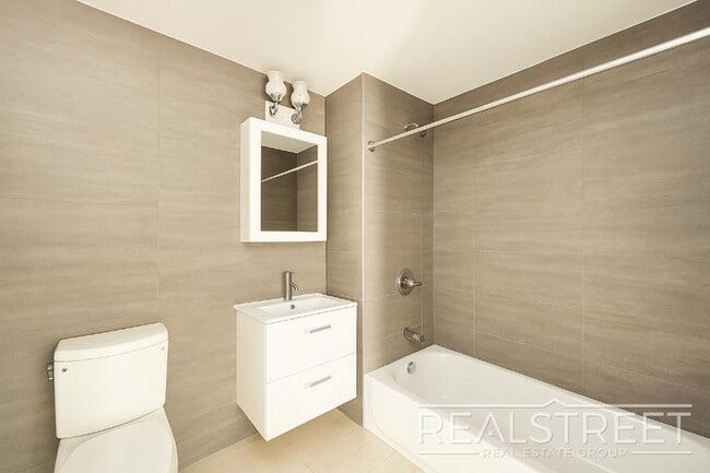 Photo - LUXURY 1 BED LOFT in Queens! Unit 327