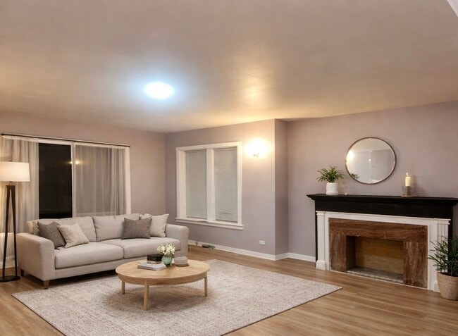 Building Photo - 8017 S St Lawrence Ave