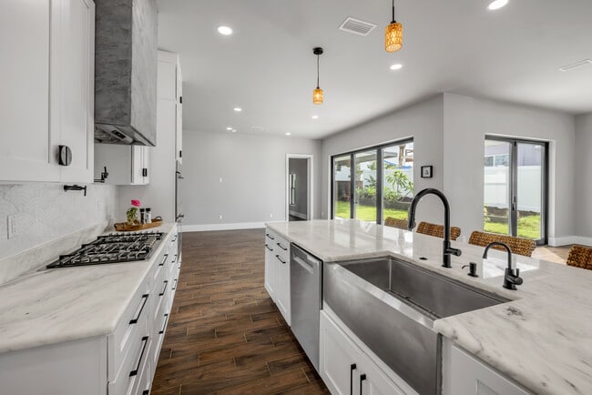 Photo - 1707 N Peninsula Ave