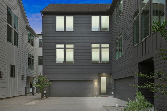 Building Photo - Exclusive Montrose Residence W/ High-End D... Rental