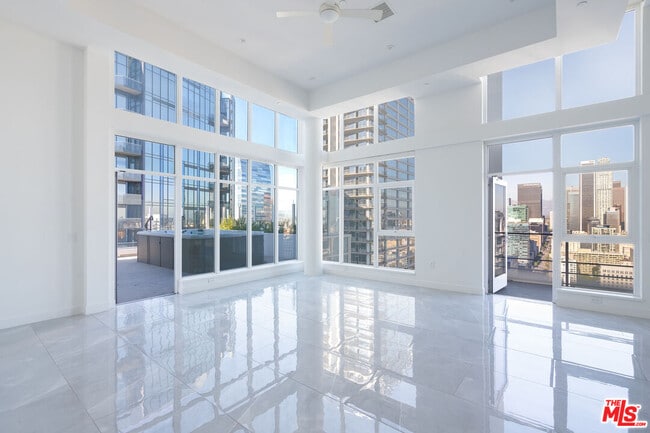 Photo - 1201 S Hope St Unidad PH 1 Rental