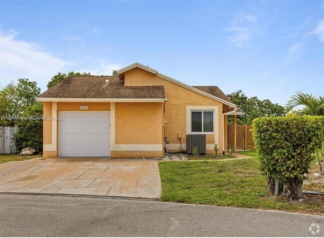 Building Photo - 11041 SW 11th Ct Rental