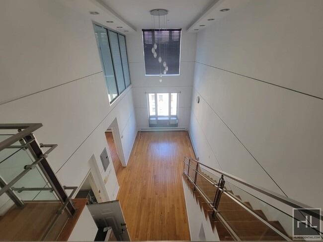 BRITTON AVENUE - BRITTON AVENUE Apartment