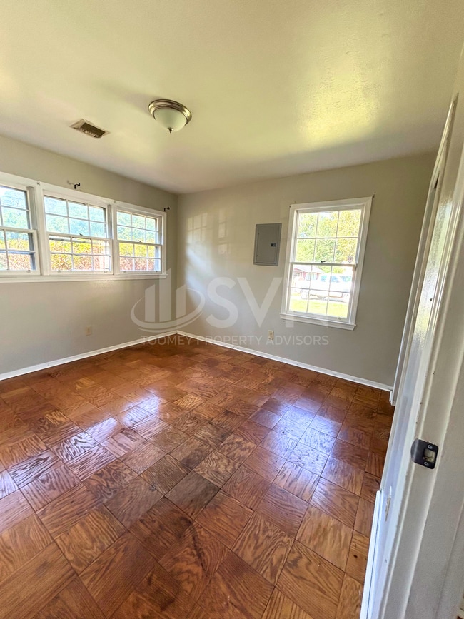 Photo - 2688 Cheshire Dr S