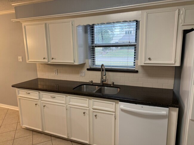 Photo - 717 Blue Ridge Dr