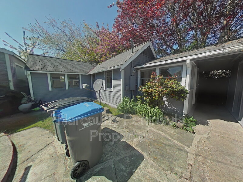 706 1/2 8th St - 706 1/2 8th St