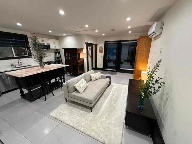 Photo - 7713 Owensmouth Ave