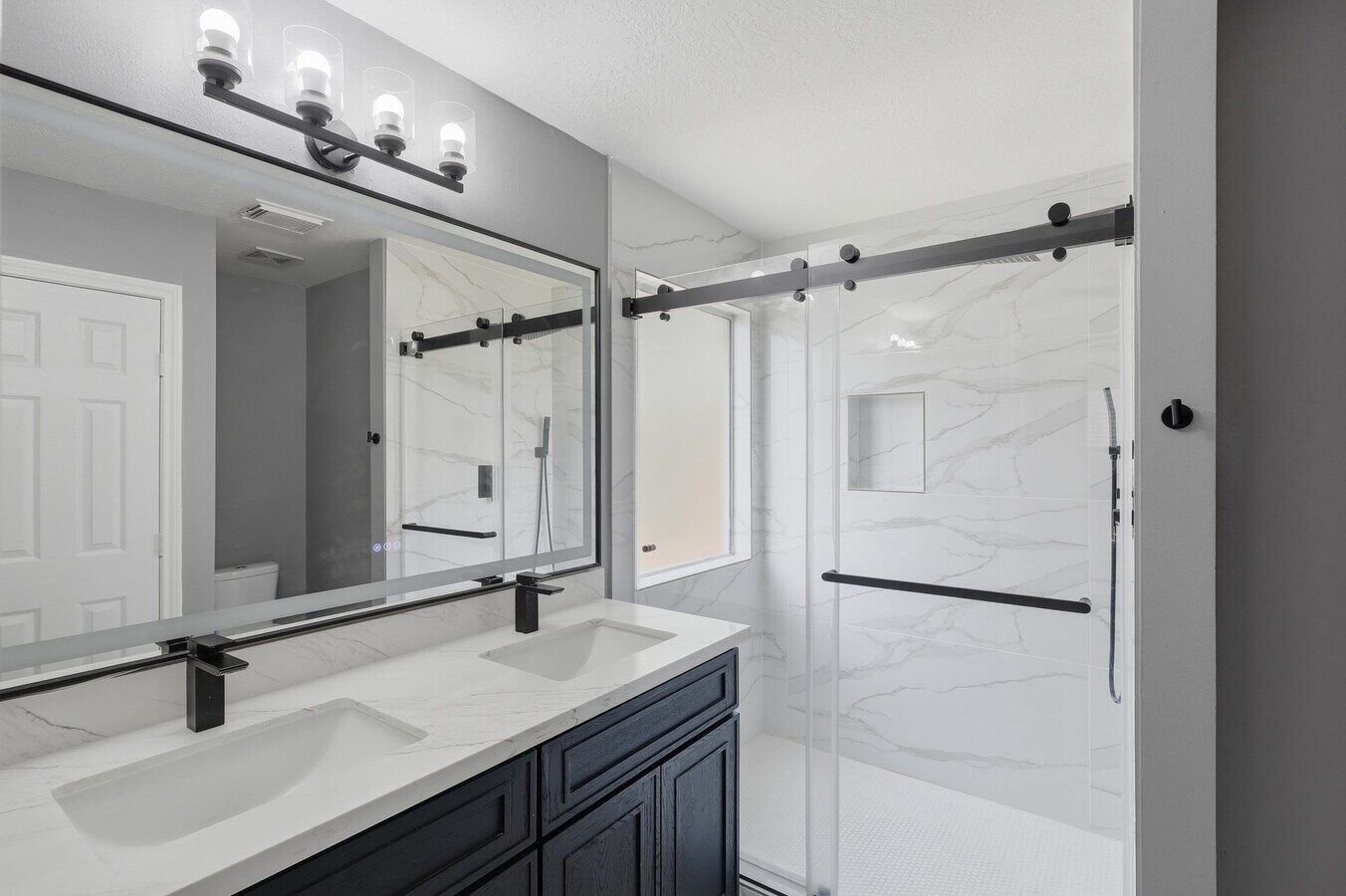 Photo - 17003 Analisa Cir