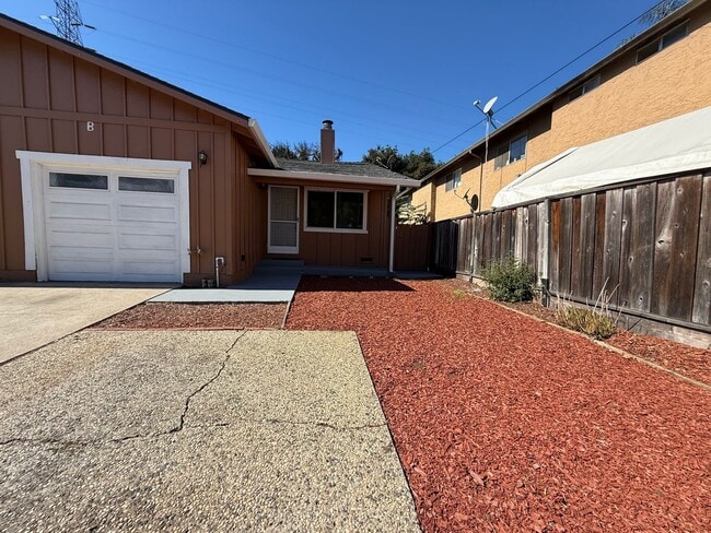 Building Photo - 16865 Barnell Ave Unit B