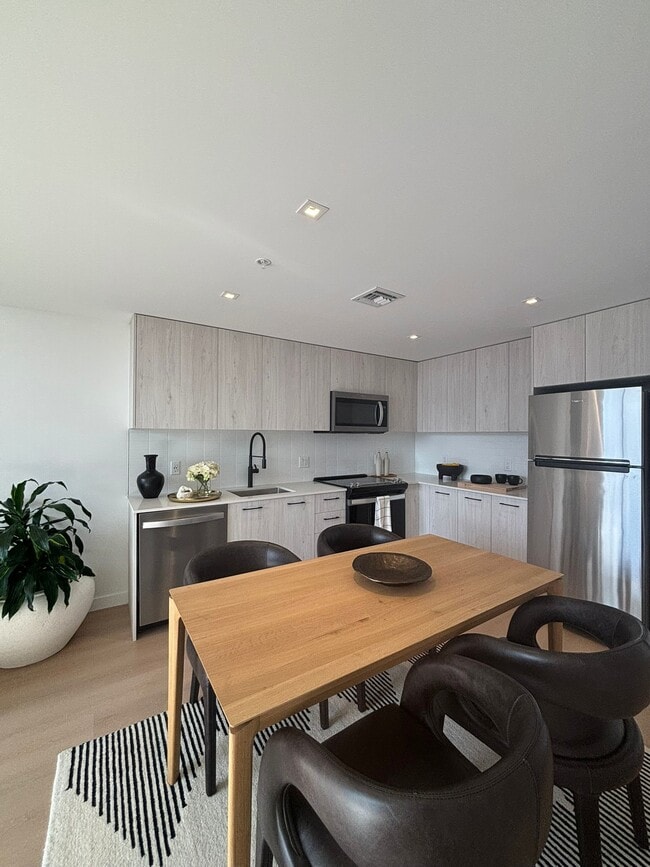 Building Photo - 60 NW 31st St Unit A05