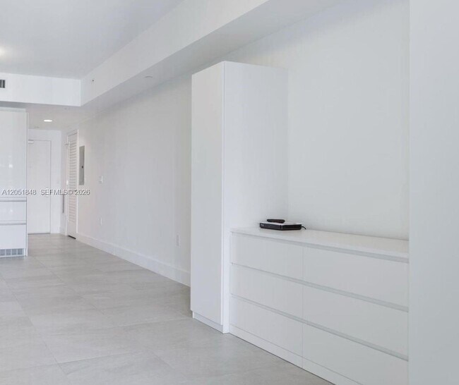 Building Photo - 1010 Brickell Ave Unit 3210