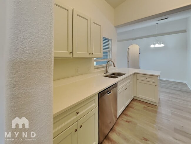 Photo - 2617 Hawthorne Ln