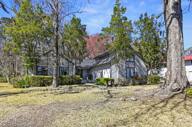 Photo - 18 Shadowmoss Pkwy