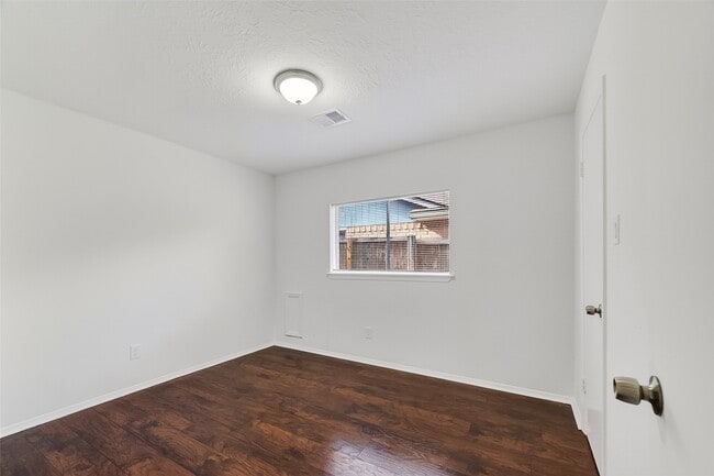 Photo - 1122 Woodbridge Ave